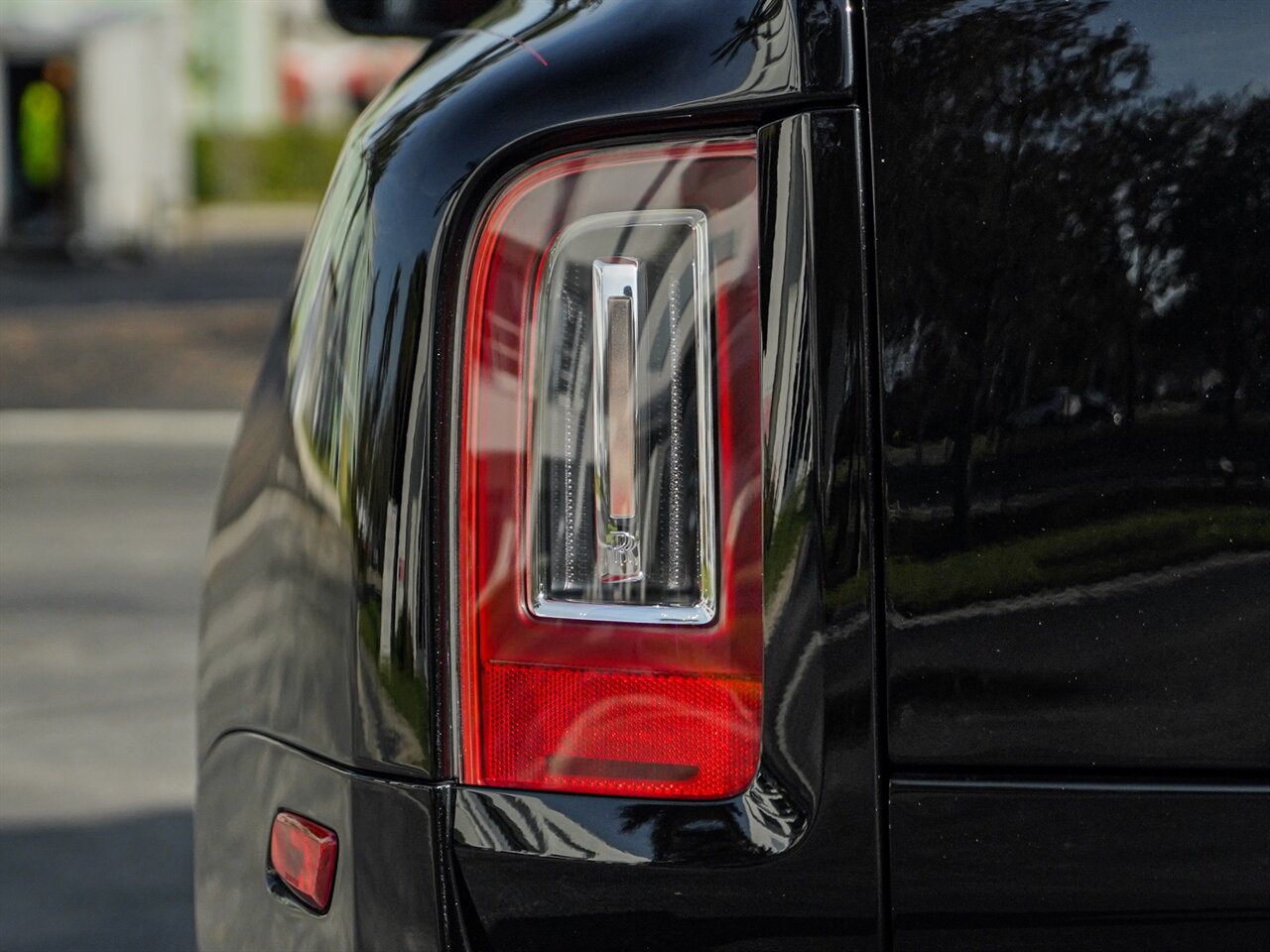 2021 Rolls-Royce Black Badge Cullinan   - Photo 66 - Bonita Springs, FL 34134