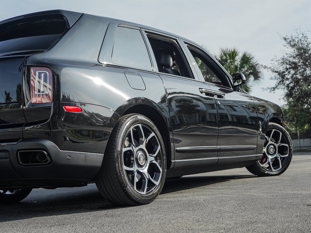 2021 Rolls-Royce Black Badge Cullinan   - Photo 73 - Bonita Springs, FL 34134