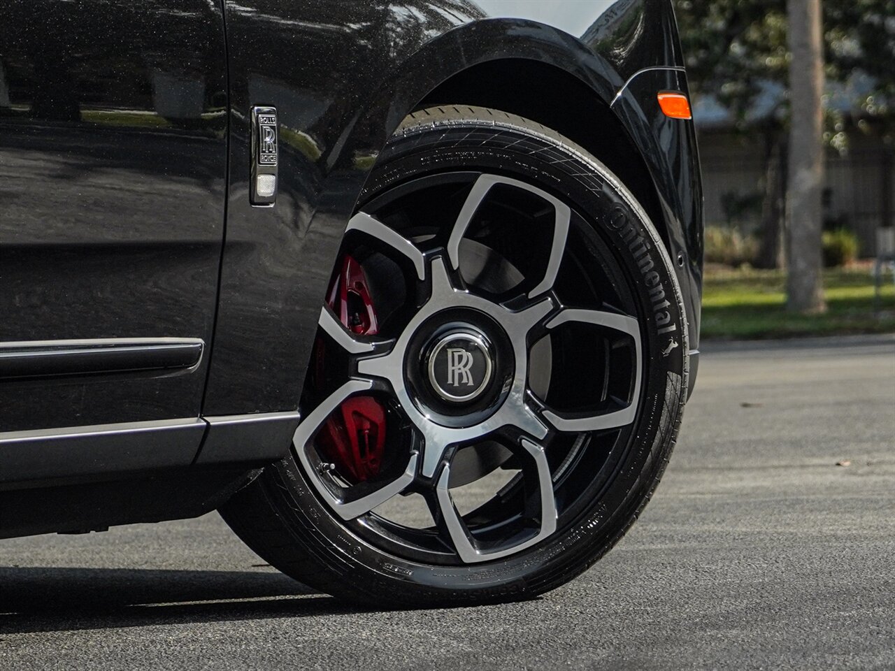 2021 Rolls-Royce Black Badge Cullinan   - Photo 74 - Bonita Springs, FL 34134