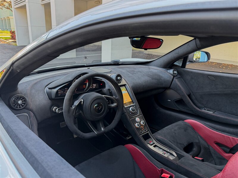 2016 McLaren 675LT   - Photo 2 - Bonita Springs, FL 34134