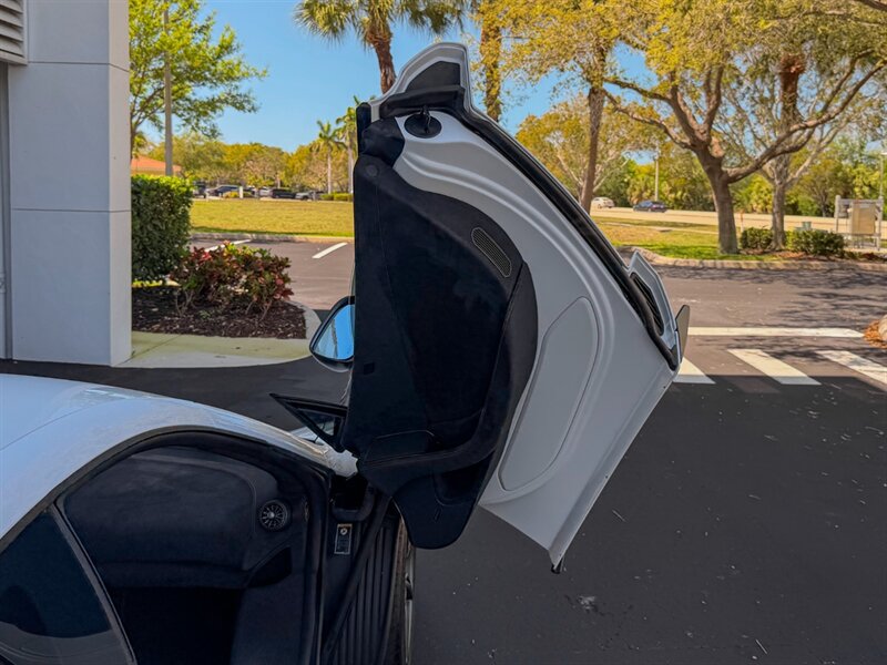 2016 McLaren 675LT   - Photo 38 - Bonita Springs, FL 34134