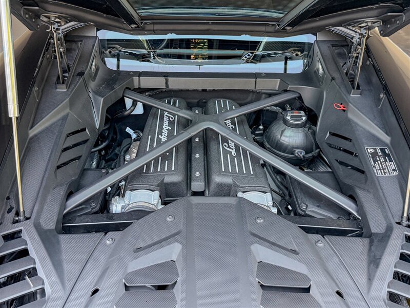 2022 Lamborghini Huracan EVO   - Photo 33 - Bonita Springs, FL 34134