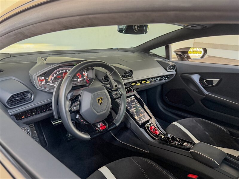 2022 Lamborghini Huracan EVO  