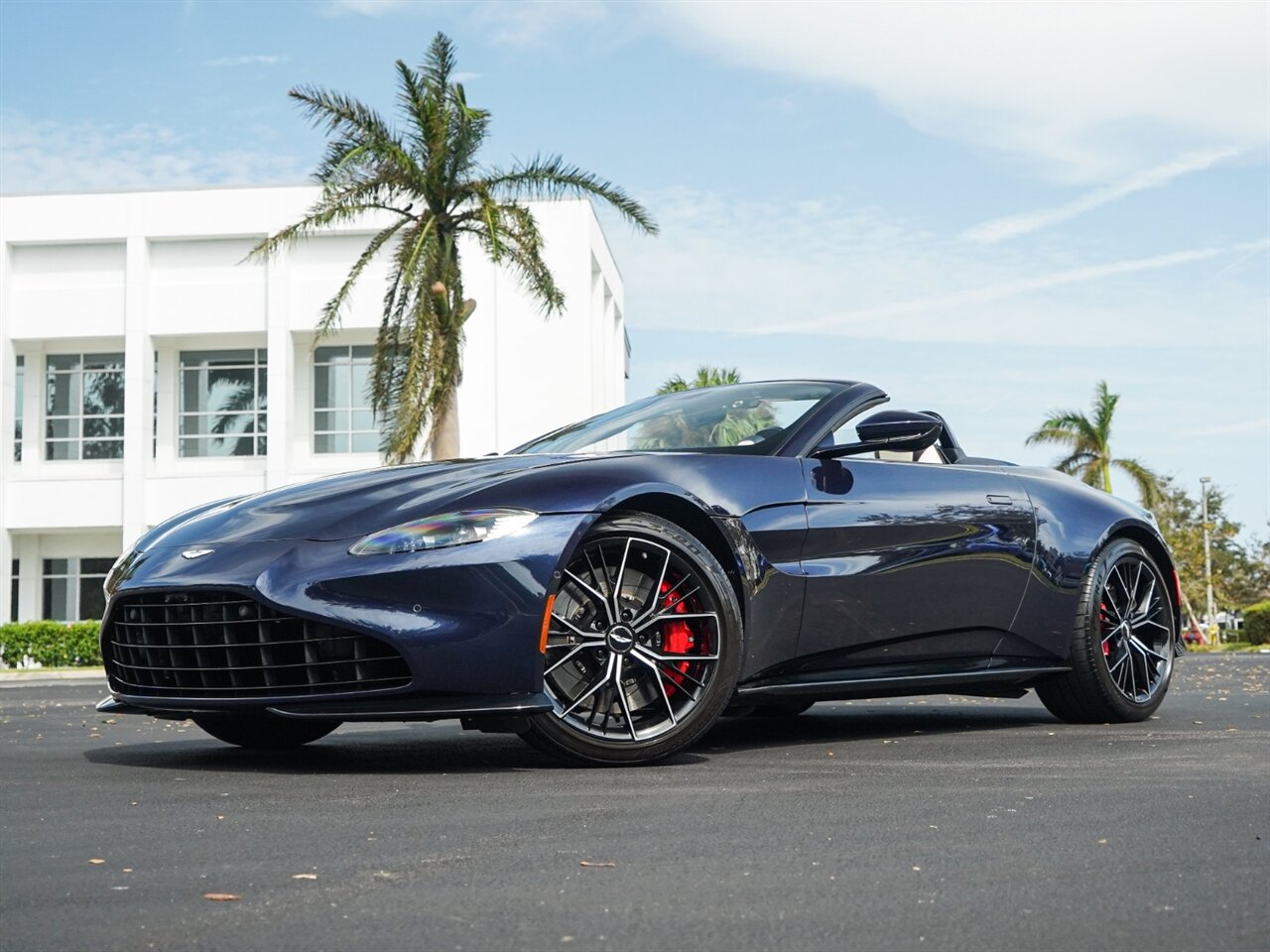 2021 Aston Martin Vantage   - Photo 14 - Bonita Springs, FL 34134