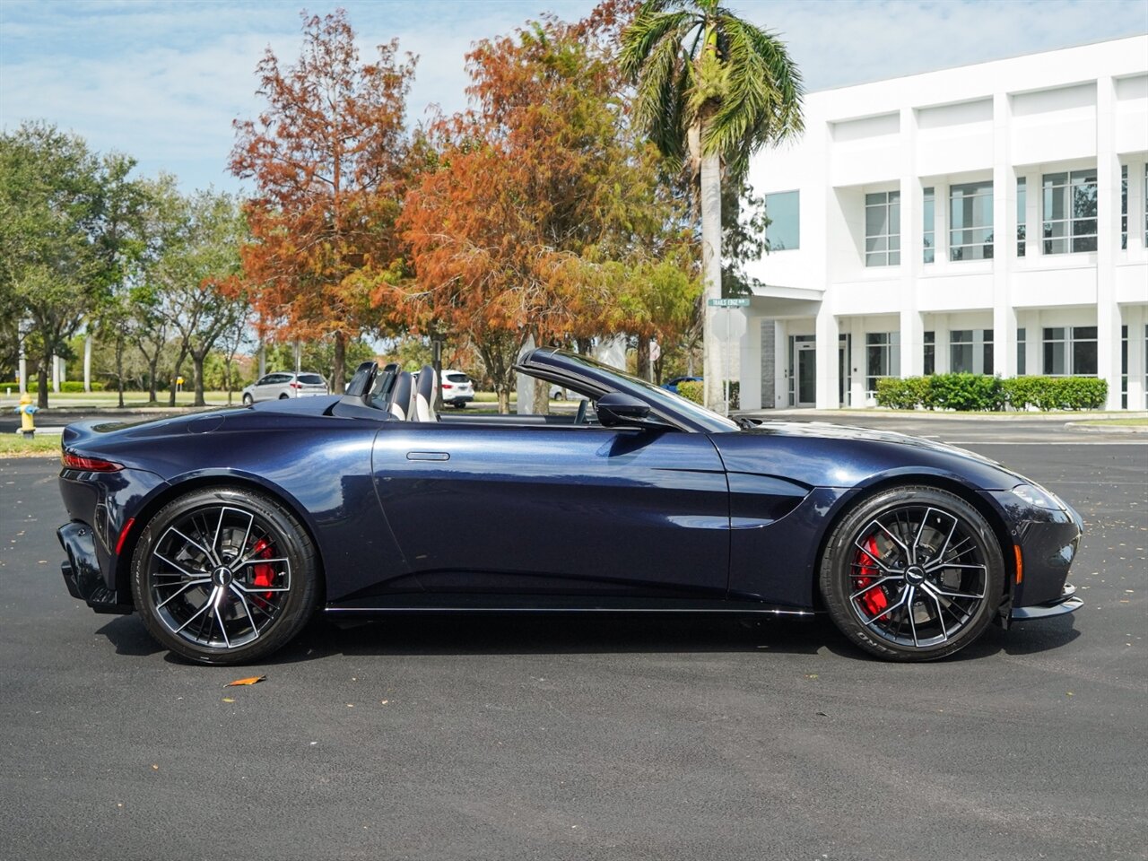 2021 Aston Martin Vantage   - Photo 68 - Bonita Springs, FL 34134