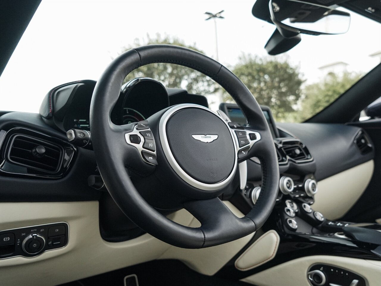 2021 Aston Martin Vantage   - Photo 16 - Bonita Springs, FL 34134