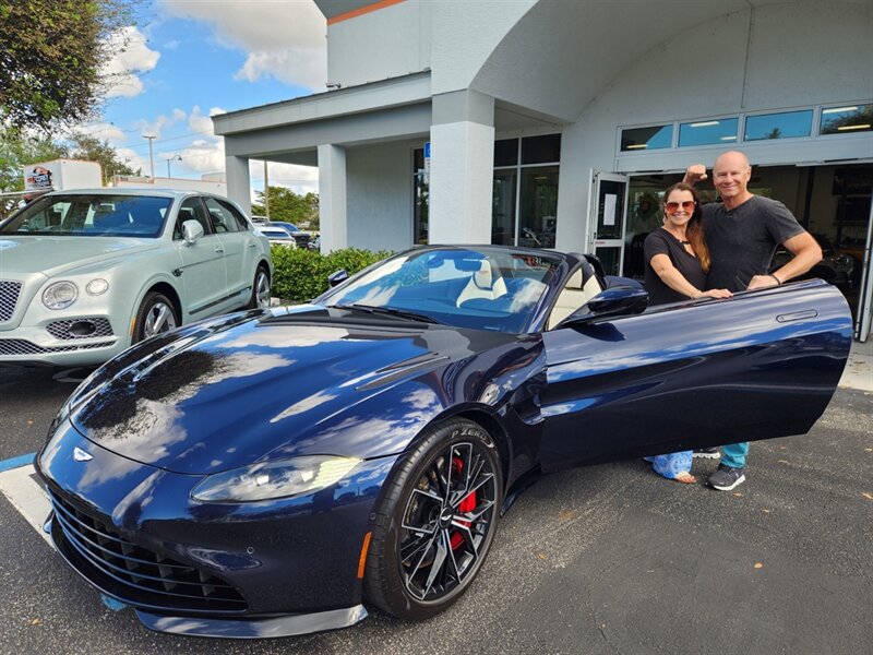 2021 Aston Martin Vantage   - Photo 1 - Bonita Springs, FL 34134