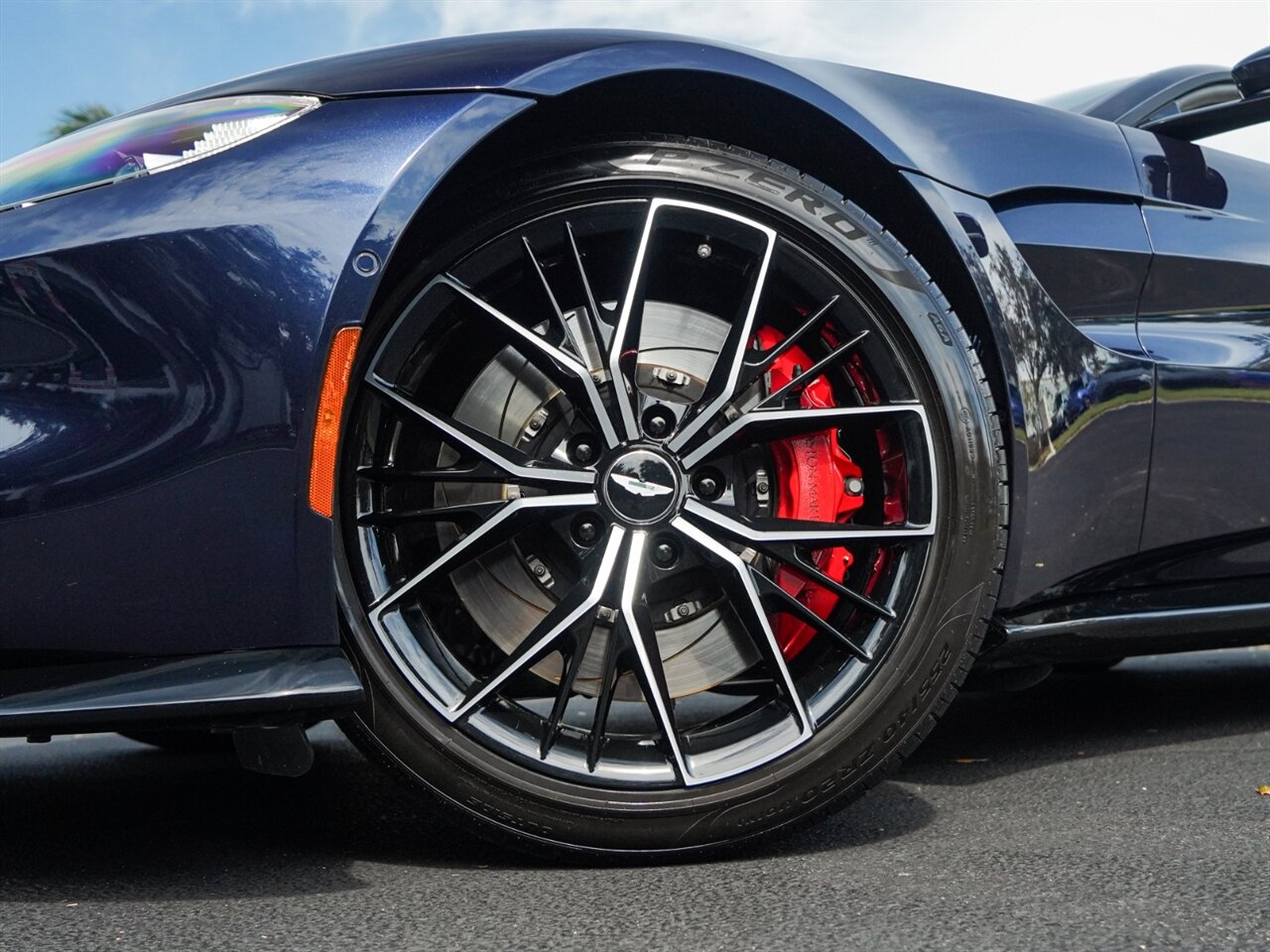 2021 Aston Martin Vantage   - Photo 15 - Bonita Springs, FL 34134