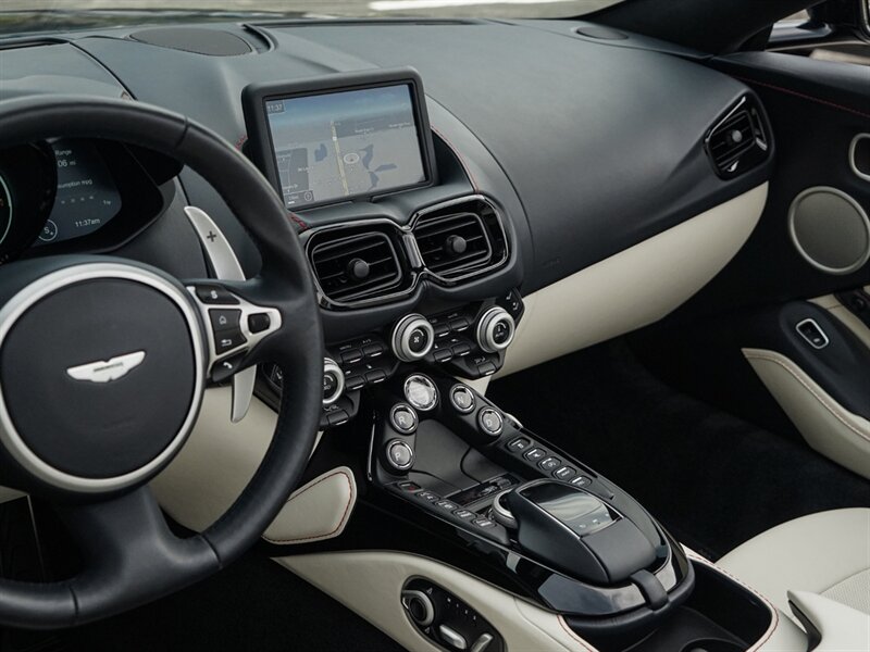 2021 Aston Martin Vantage   - Photo 18 - Bonita Springs, FL 34134