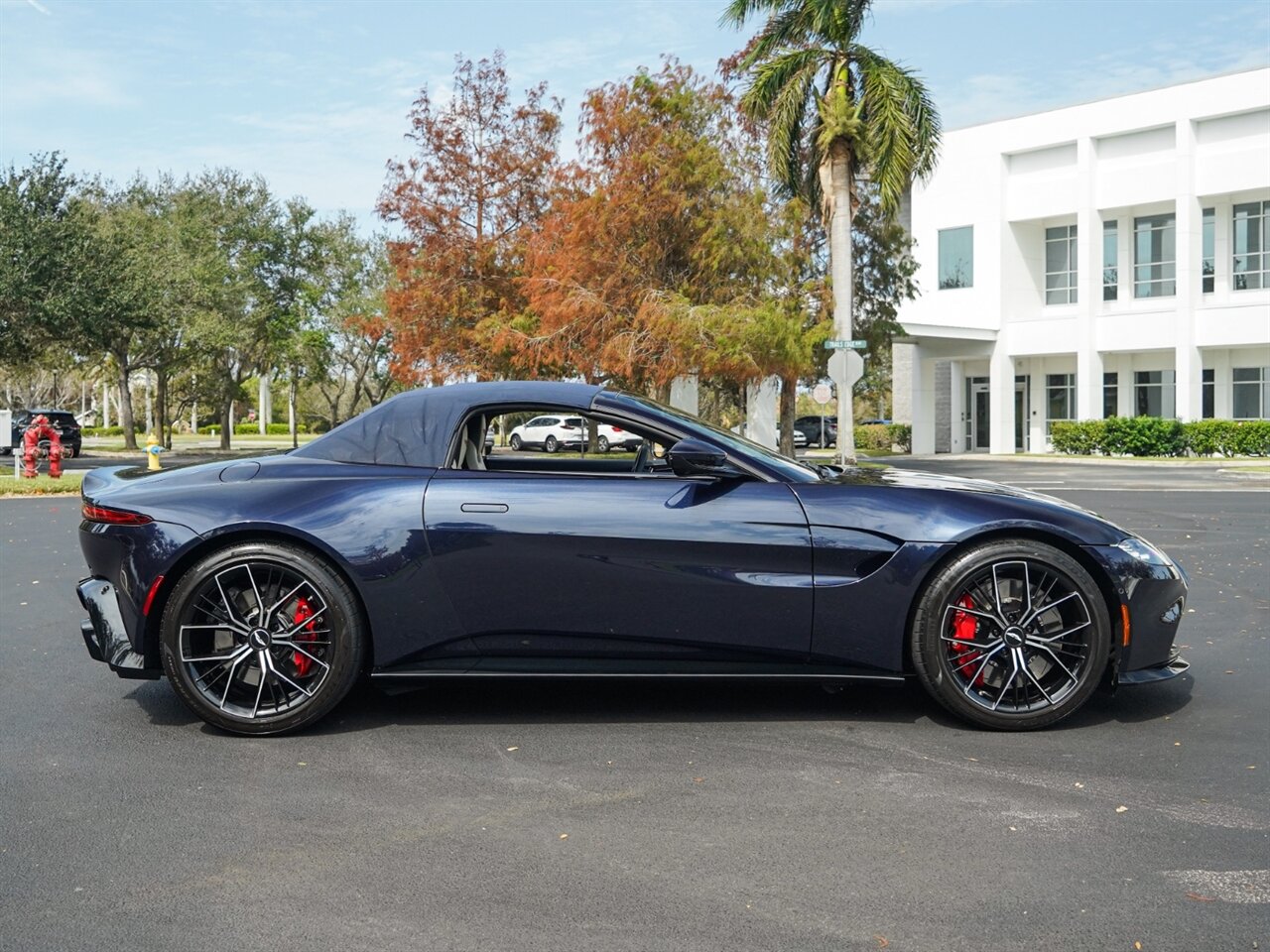 2021 Aston Martin Vantage   - Photo 78 - Bonita Springs, FL 34134