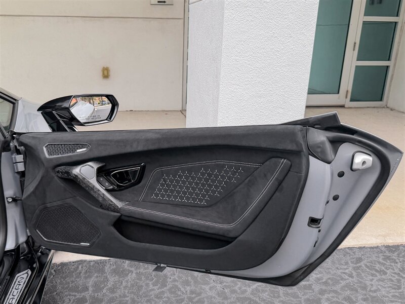 2019 Lamborghini Huracan LP 640-4 Performante Spyd - Photo 37 - Bonita Springs, FL 34134