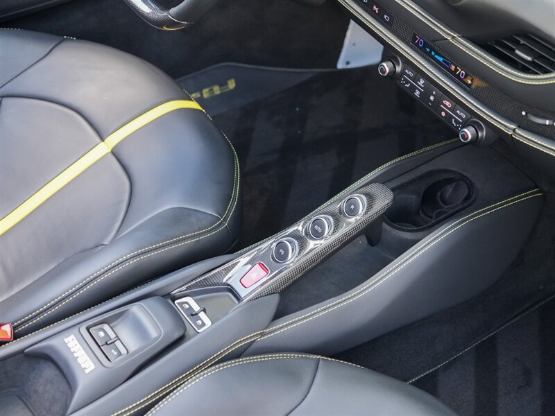 2022 Ferrari F8 Spider   - Photo 37 - Bonita Springs, FL 34134