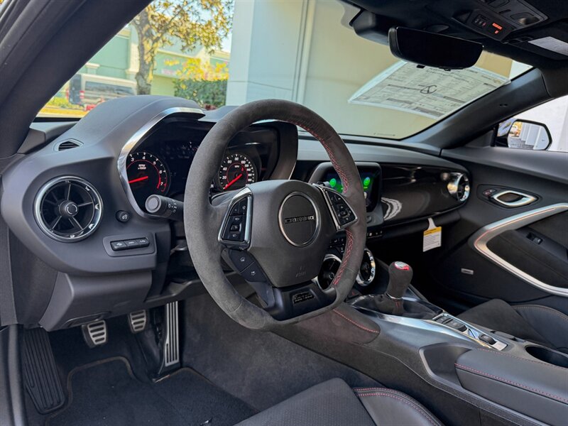 2024 Chevrolet Camaro ZL1   - Photo 15 - Bonita Springs, FL 34134