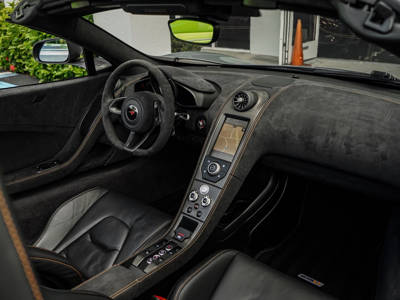 2016 McLaren 675LT Spider   - Photo 25 - Bonita Springs, FL 34134