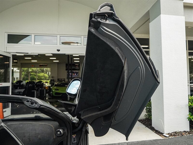 2016 McLaren 675LT Spider - Photo 34 - Bonita Springs, FL 34134