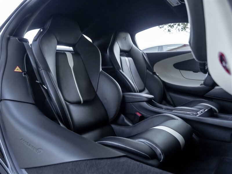 2017 McLaren 570S   - Photo 25 - Bonita Springs, FL 34134