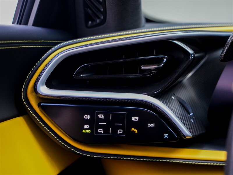 2025 Ferrari 296 GTB - Photo 17 - Bonita Springs, FL 34134