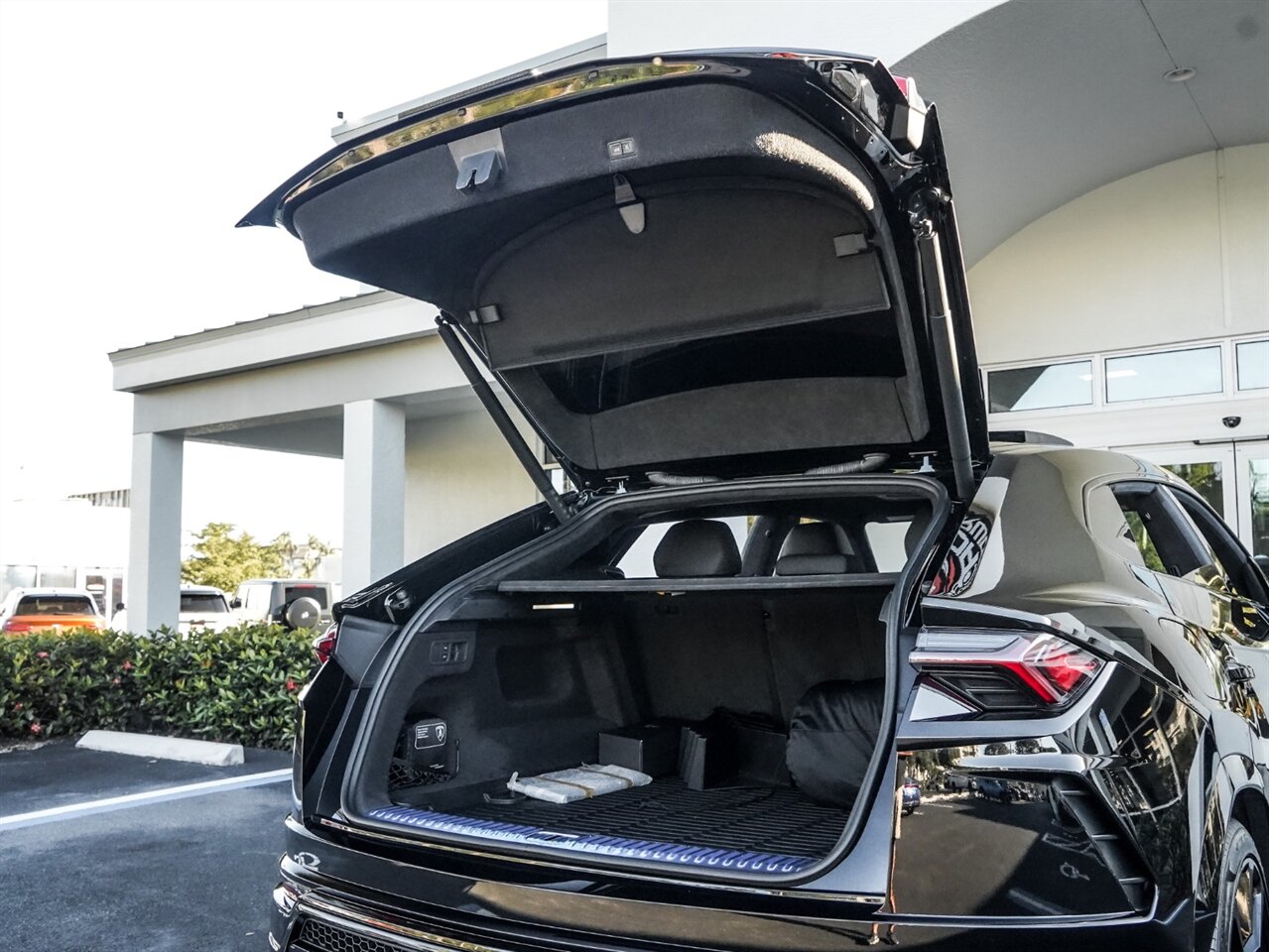 2021 Lamborghini Urus   - Photo 33 - Bonita Springs, FL 34134