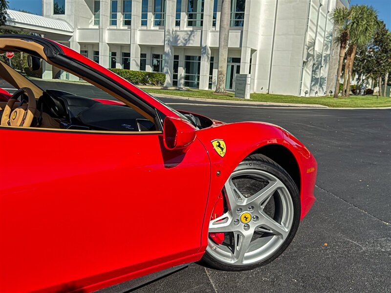 2014 Ferrari 458 Spider   - Photo 58 - Bonita Springs, FL 34134