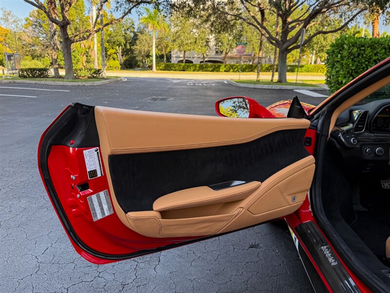 2014 Ferrari 458 Spider   - Photo 20 - Bonita Springs, FL 34134