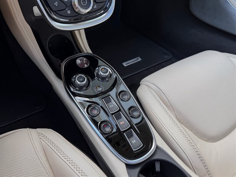 2023 McLaren GT   - Photo 21 - Bonita Springs, FL 34134