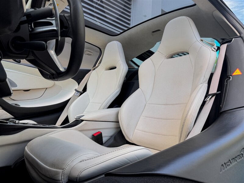 2023 McLaren GT   - Photo 22 - Bonita Springs, FL 34134