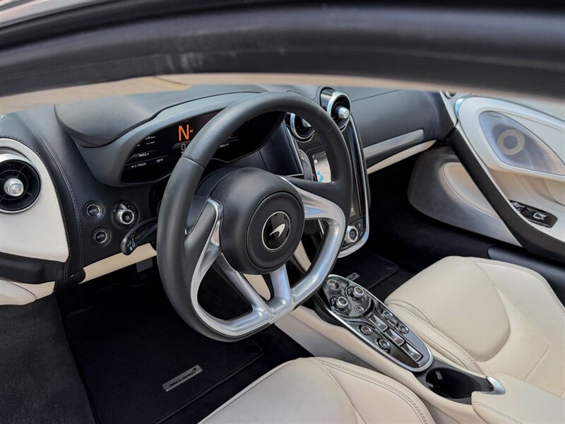 2023 McLaren GT   - Photo 28 - Bonita Springs, FL 34134