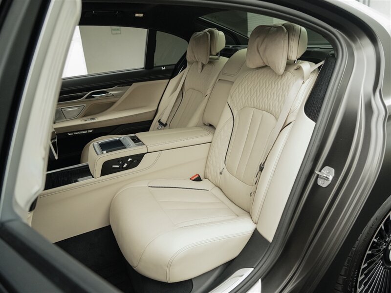 2017 BMW 7 Series M760i xDrive - Photo 31 - Bonita Springs, FL 34134