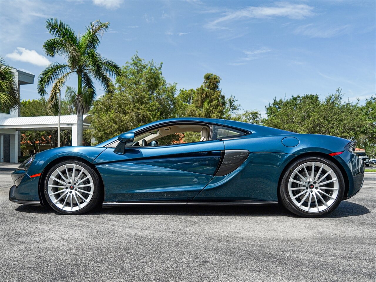 2017 McLaren 570GT   - Photo 40 - Bonita Springs, FL 34134