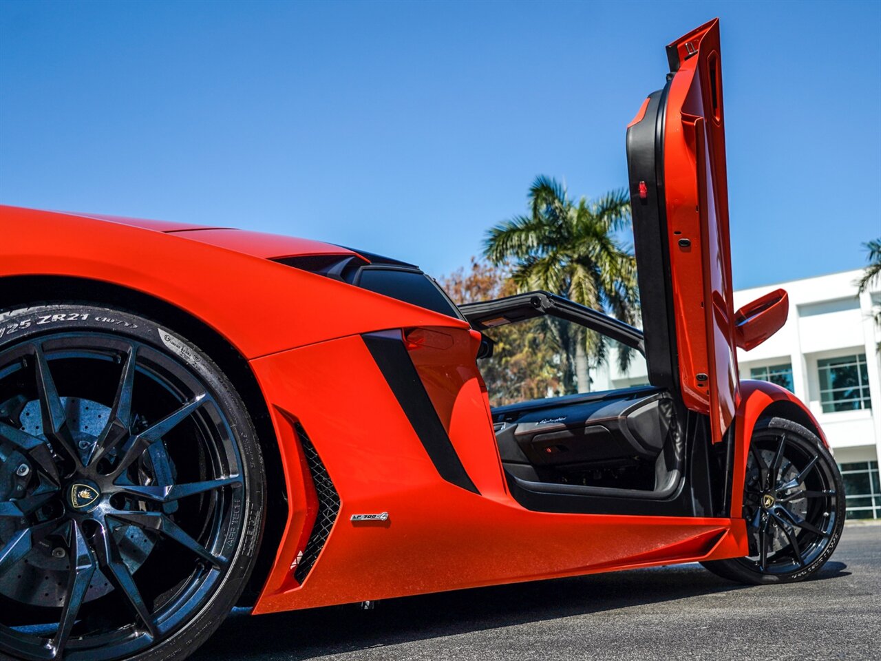 2014 Lamborghini Aventador LP 700-4  Roadster - Photo 37 - Bonita Springs, FL 34134