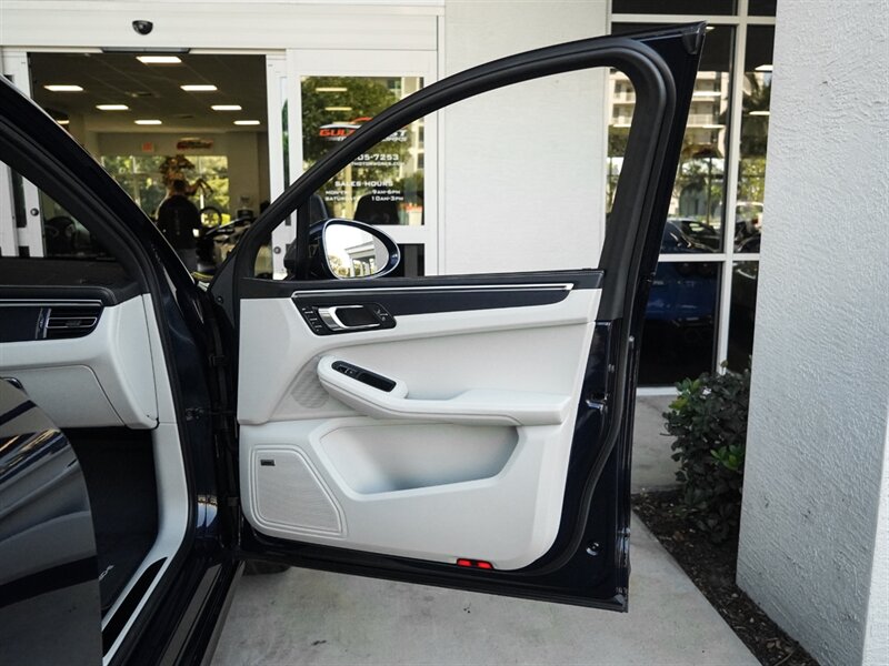 2023 Porsche Macan GTS - Photo 40 - Bonita Springs, FL 34134