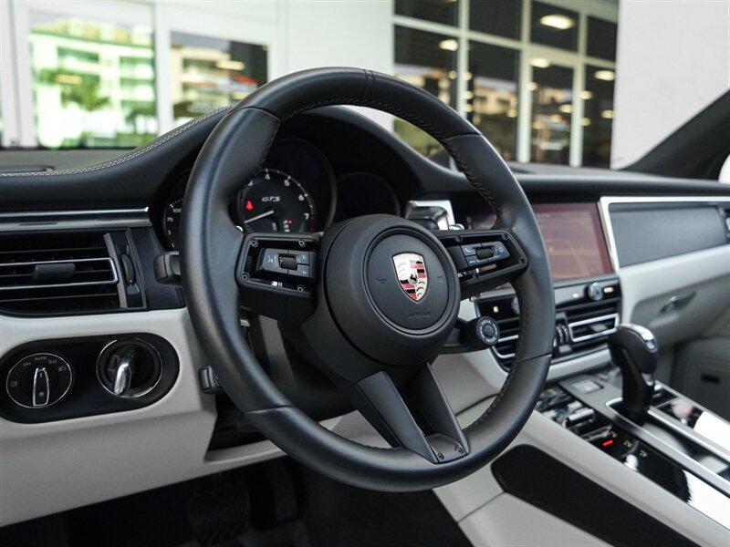 2023 Porsche Macan GTS - Photo 12 - Bonita Springs, FL 34134