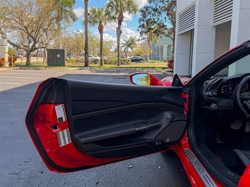 2018 Ferrari 488 Spider   - Photo 24 - Bonita Springs, FL 34134