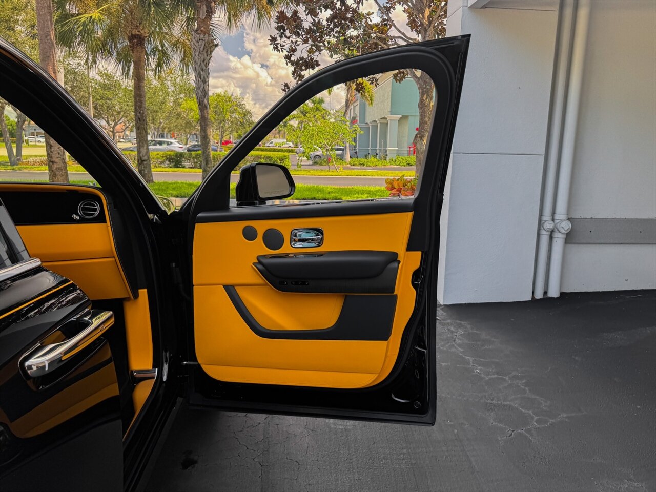 2025 Rolls-Royce Cullinan   - Photo 42 - Bonita Springs, FL 34134