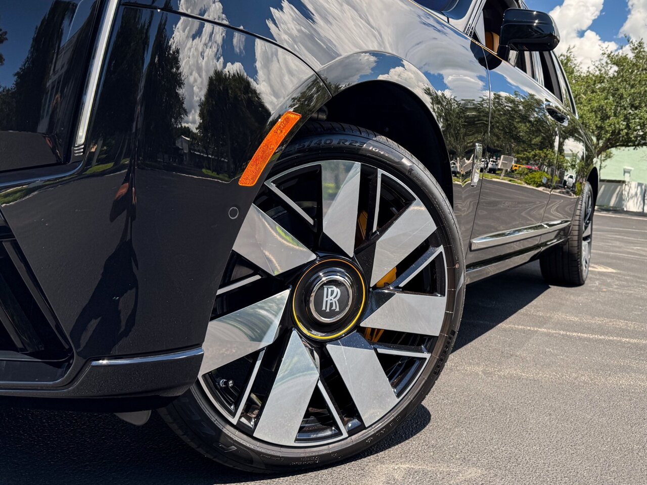 2025 Rolls-Royce Cullinan   - Photo 12 - Bonita Springs, FL 34134