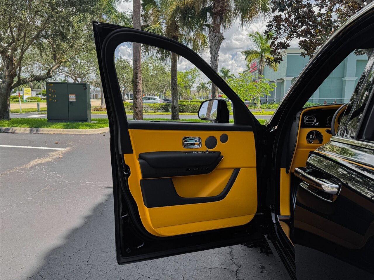 2025 Rolls-Royce Cullinan   - Photo 25 - Bonita Springs, FL 34134