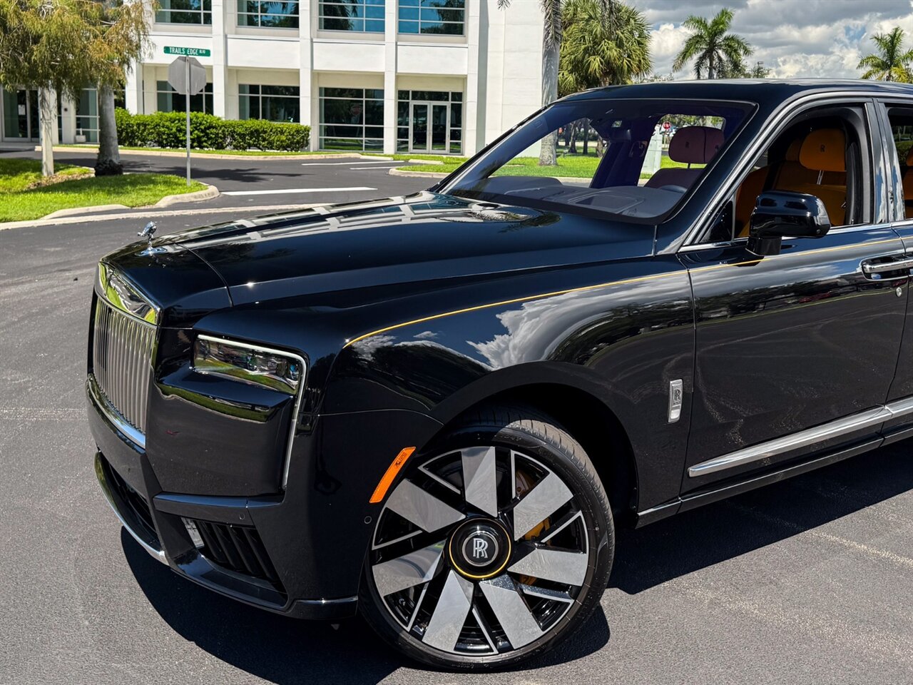 2025 Rolls-Royce Cullinan   - Photo 11 - Bonita Springs, FL 34134