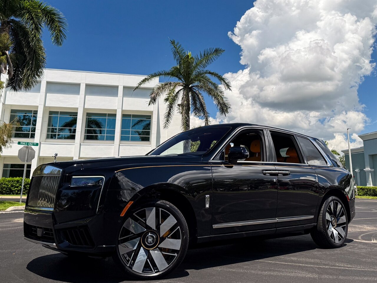 2025 Rolls-Royce Cullinan   - Photo 10 - Bonita Springs, FL 34134
