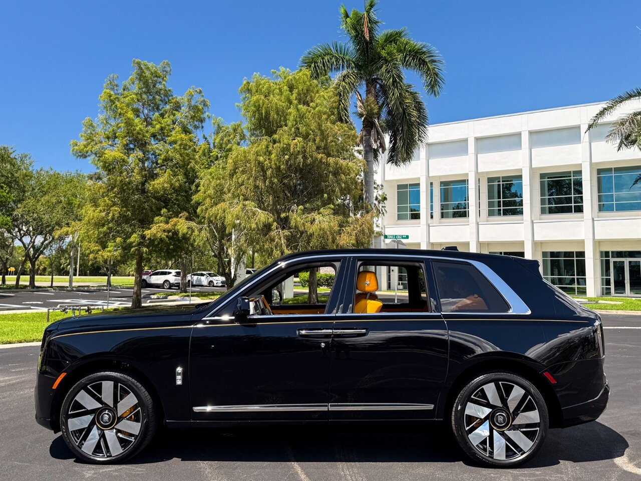2025 Rolls-Royce Cullinan   - Photo 47 - Bonita Springs, FL 34134