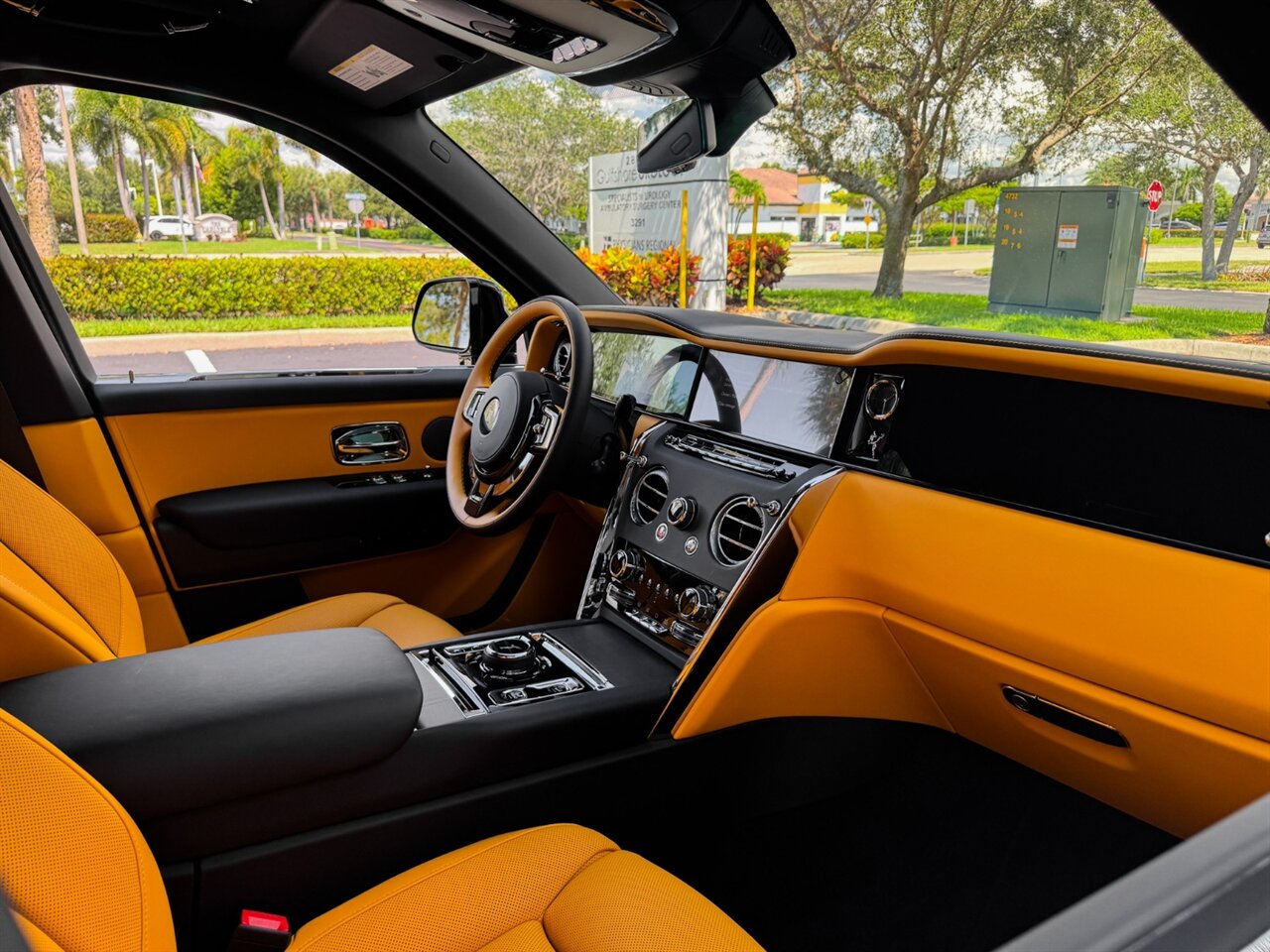 2025 Rolls-Royce Cullinan   - Photo 32 - Bonita Springs, FL 34134