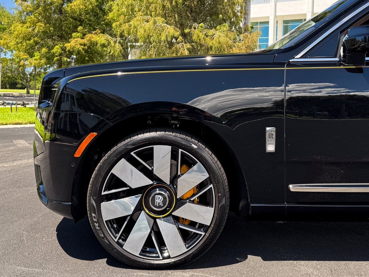 2025 Rolls-Royce Cullinan   - Photo 48 - Bonita Springs, FL 34134