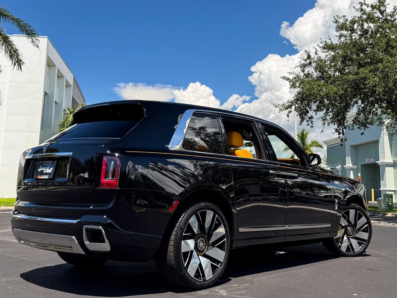 2025 Rolls-Royce Cullinan   - Photo 63 - Bonita Springs, FL 34134