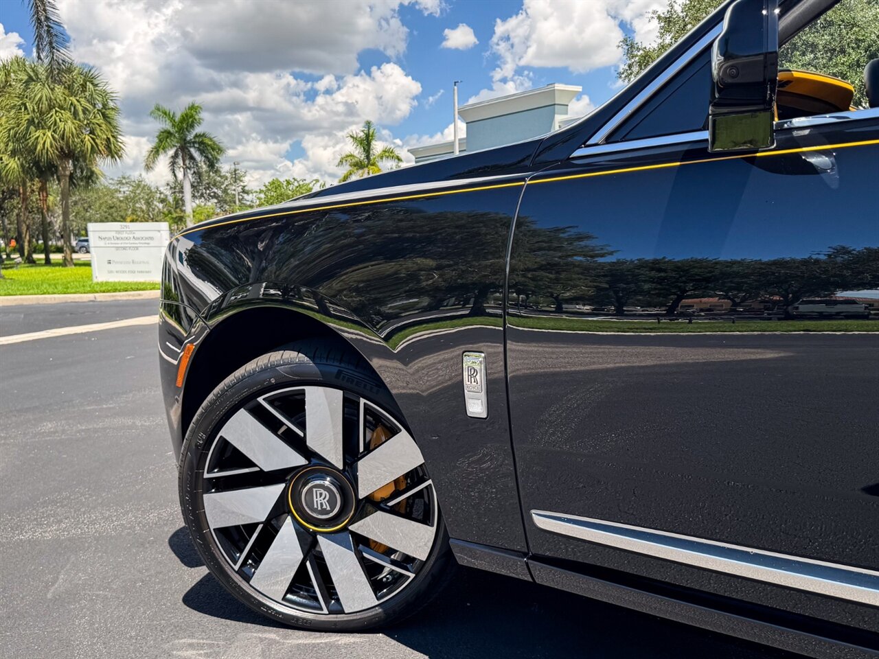 2025 Rolls-Royce Cullinan   - Photo 54 - Bonita Springs, FL 34134