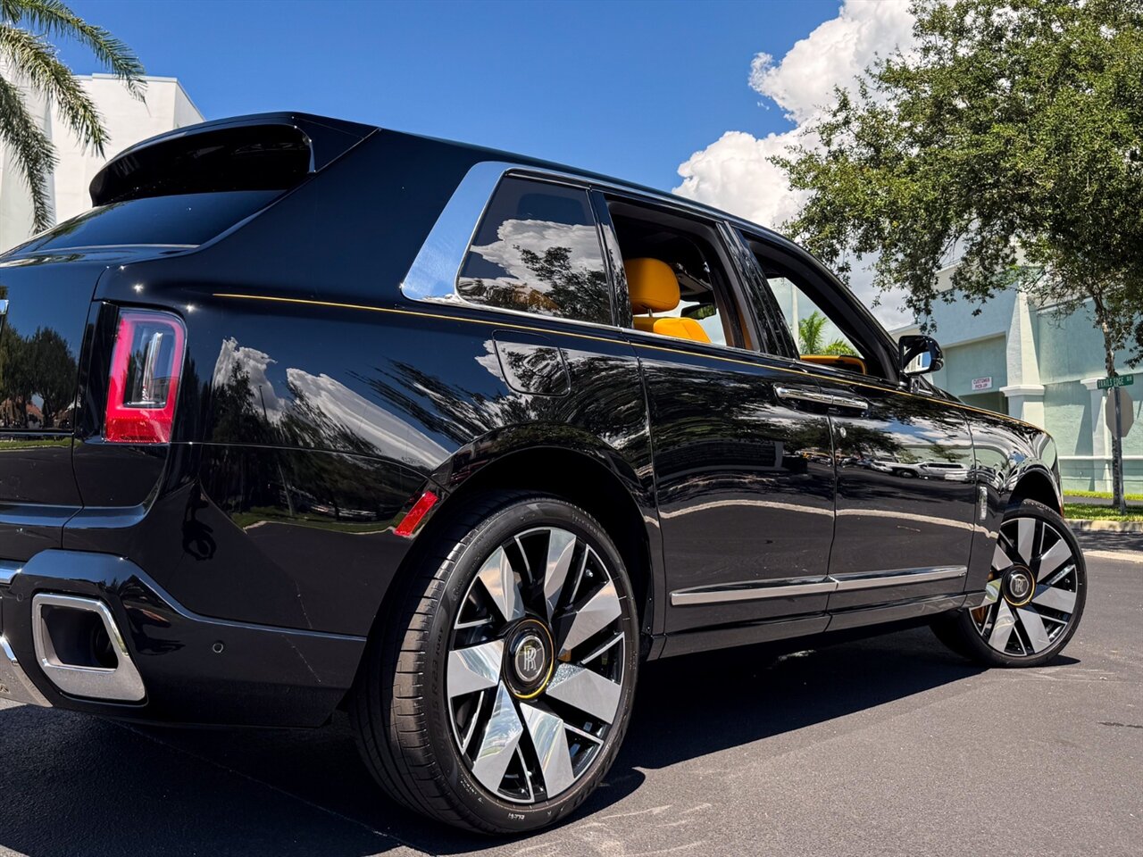 2025 Rolls-Royce Cullinan   - Photo 64 - Bonita Springs, FL 34134