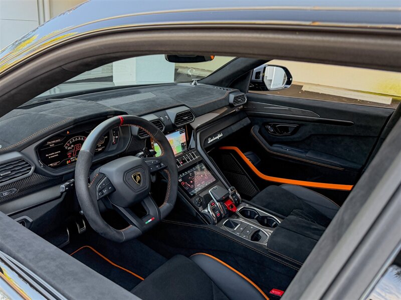 2024 Lamborghini Urus Performante  