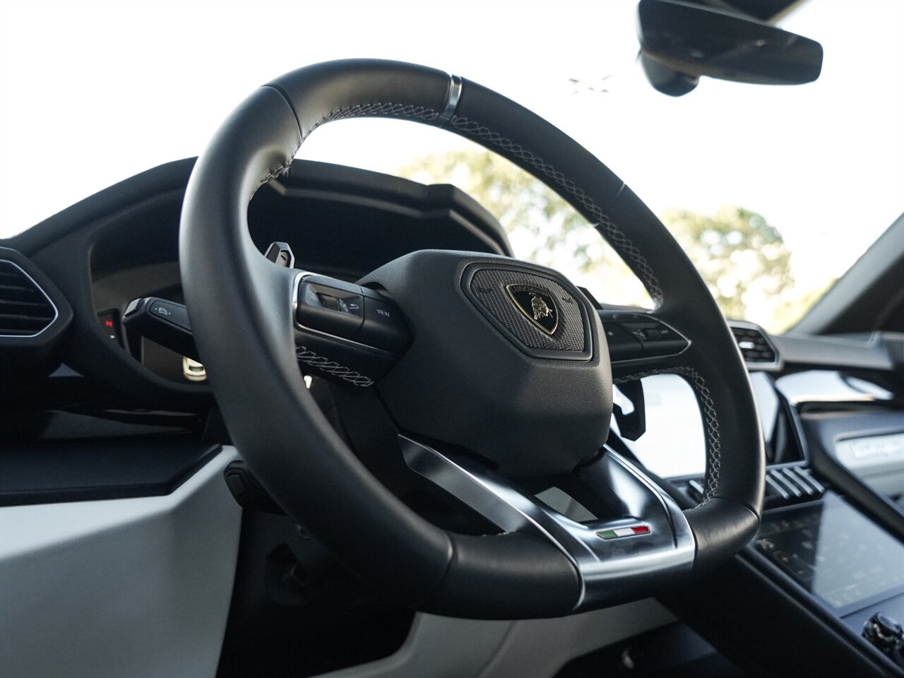 2022 Lamborghini Urus   - Photo 12 - Bonita Springs, FL 34134