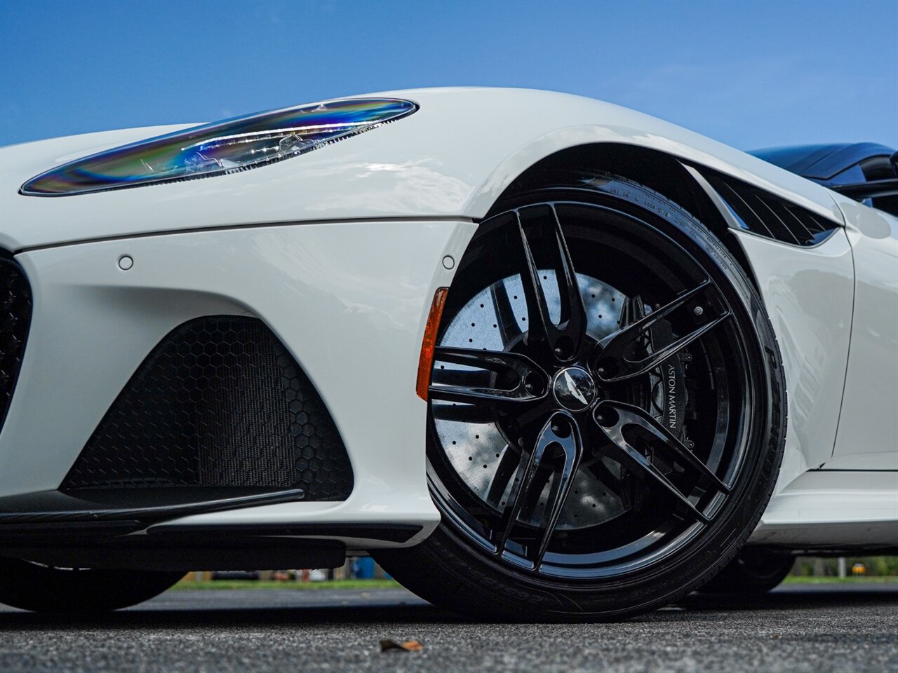 2019 Aston Martin DBS Superleggera   - Photo 8 - Bonita Springs, FL 34134