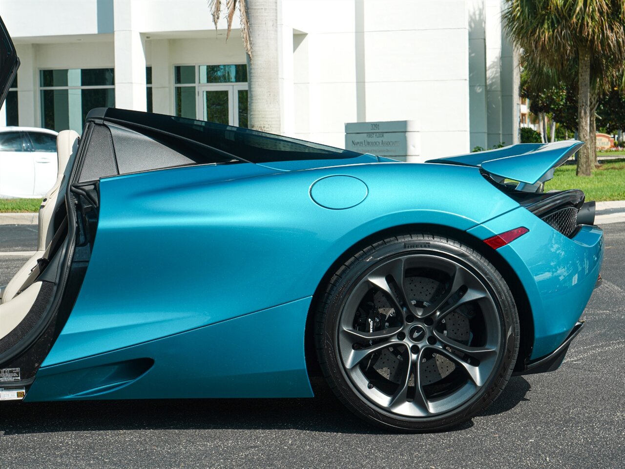 2020 McLaren 720S Spider Performance   - Photo 17 - Bonita Springs, FL 34134