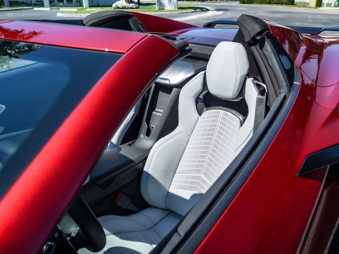 2021 Chevrolet Corvette Stingray   - Photo 8 - Bonita Springs, FL 34134