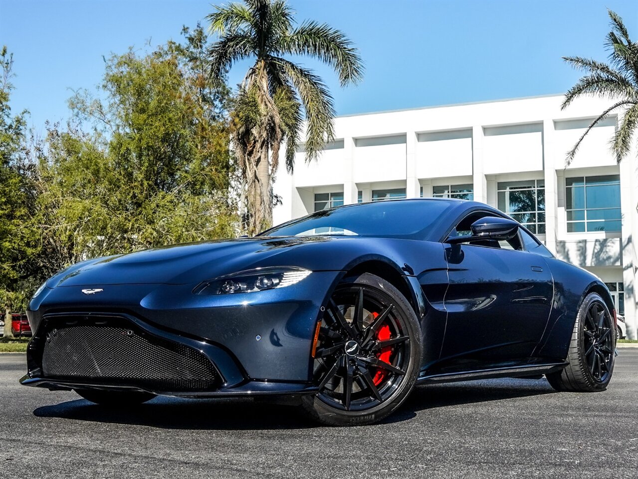 2019 Aston Martin Vantage   - Photo 11 - Bonita Springs, FL 34134